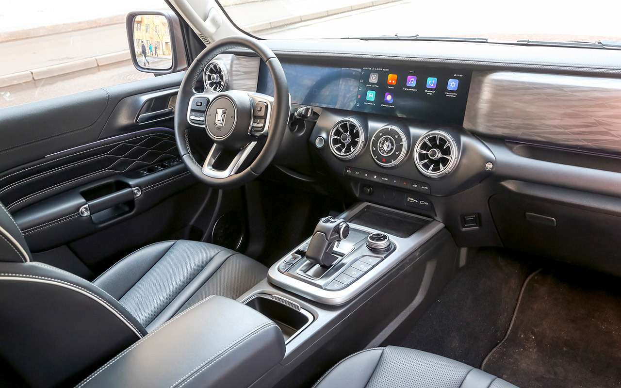 Интерьер Tank 300