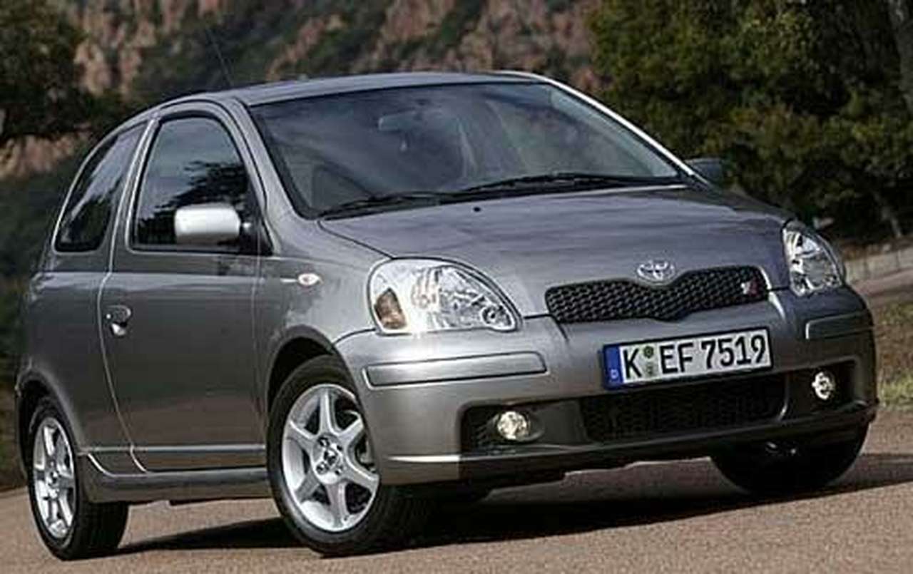 Toyota Vitz (Yaris) остается лидером продаж в Японии