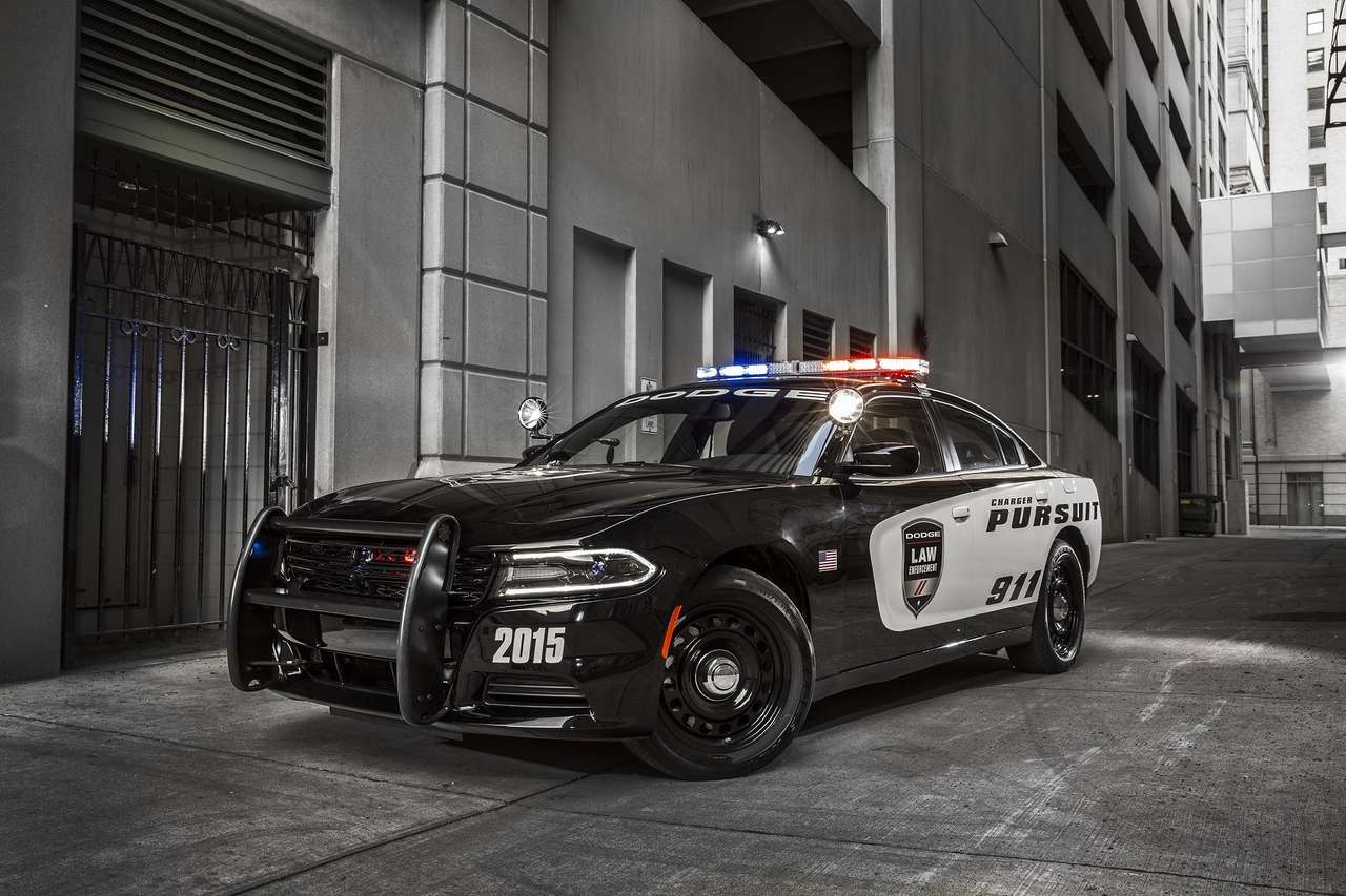 Калифорнийские копы массово рвутся к перехватчику Dodge Charger