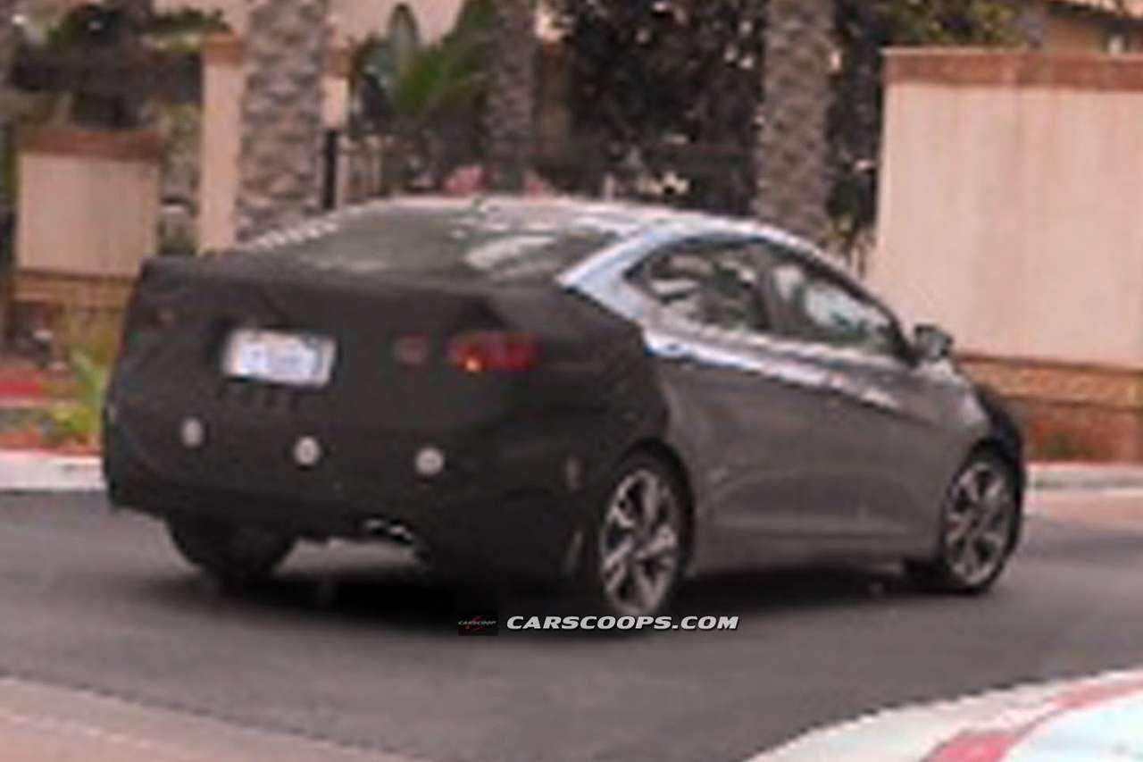 Hyundai начала дорожные тесты обновленного седана Elantra