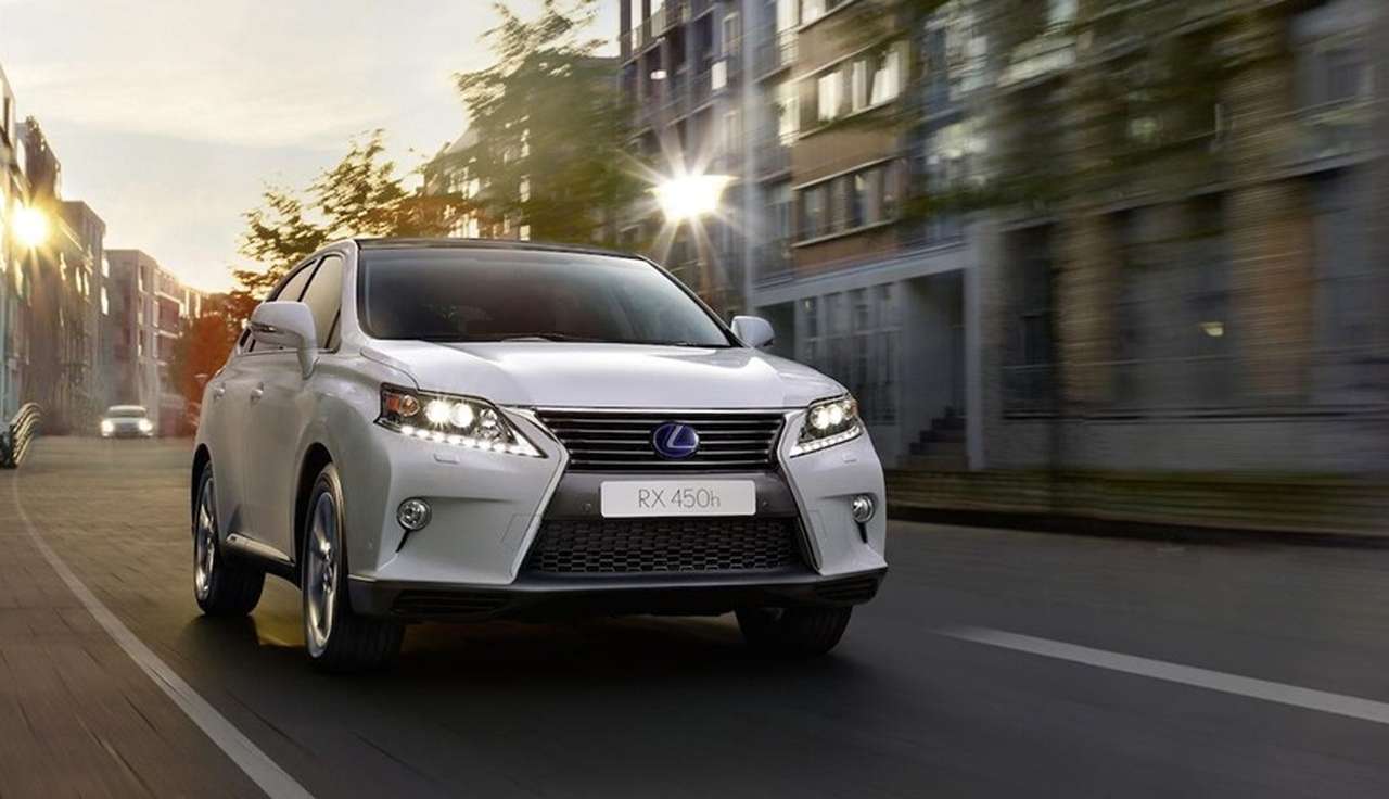 Lexus переписал цены на популярные модели