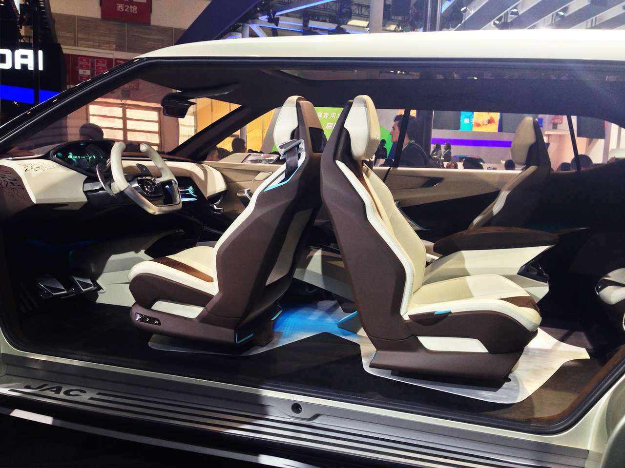 Автомобиль нового поколения: смартфон на колесах