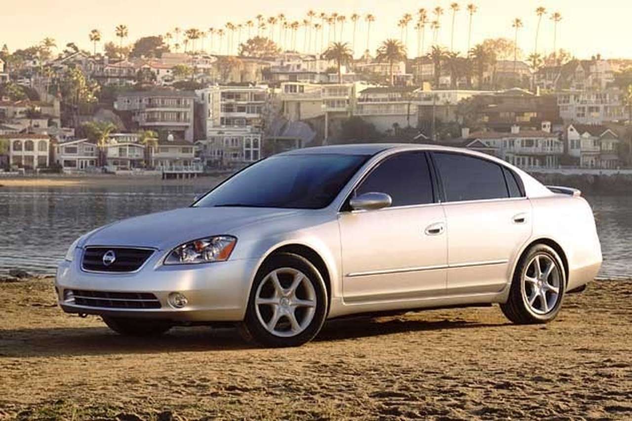 Nissan обещает гибрид в 2006 году