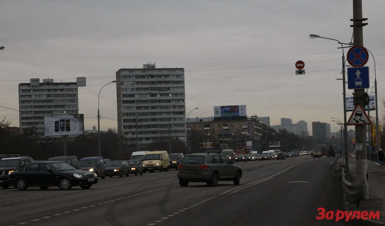 Депутаты просят пустить автомобилистов на «выделенки» ночью