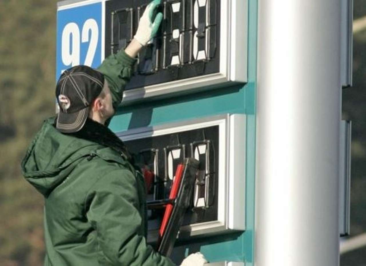 Пострадавшие от паводка в Приморье получат скидку на бензин