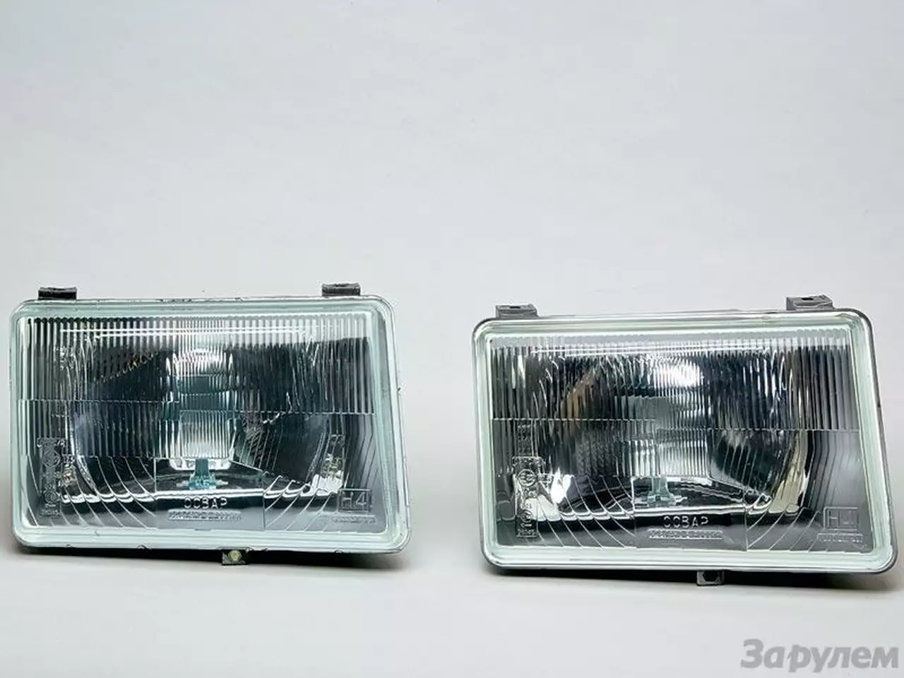 Одна фара действительно сделана в Вязниках, другая – где-то на Босфоре. Но стекла у них одинаковые – с надписью «ОСВАР».