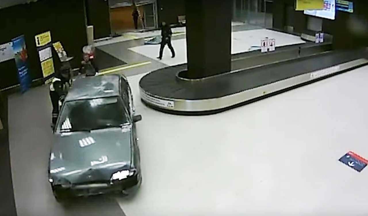 Суд арестовал водителя, устроившего ралли в аэропорту «Казань»