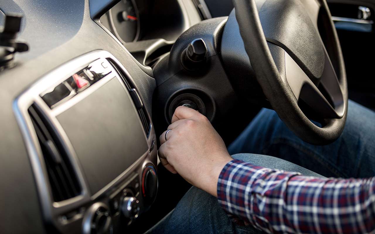 Автотека позволяет проверить историю праворульных машин, зарегистрированных в РФ. Формировать и покупать отчеты по истории можно и в веб-версии, и в мобильном приложении