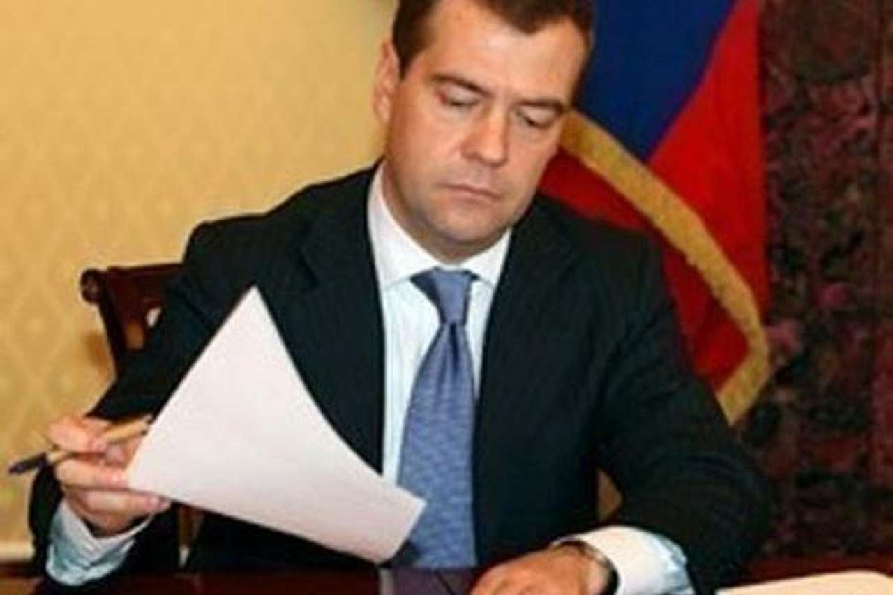 Медведев утвердил повышенные штрафы для Москвы и Питера