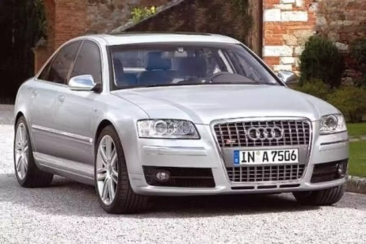 Audi S8 с мотором Lamborghini