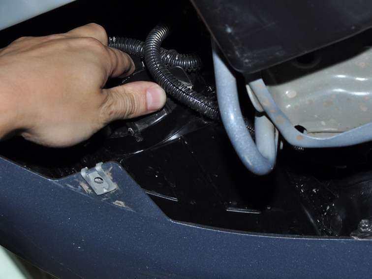 замена салонного фильтра дэу джентра