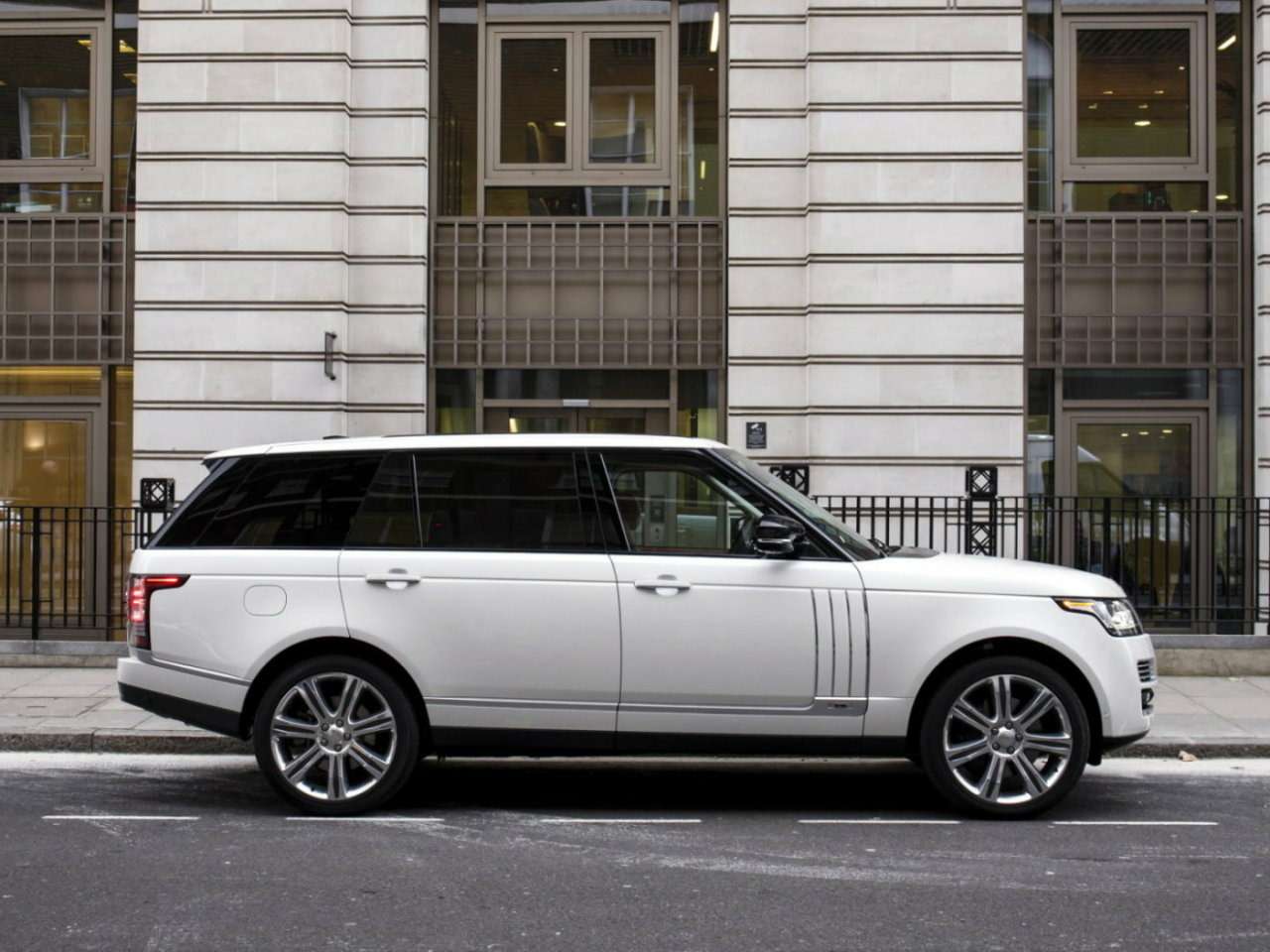 Владельцам Range Rover пообещали усилить защиту от угона