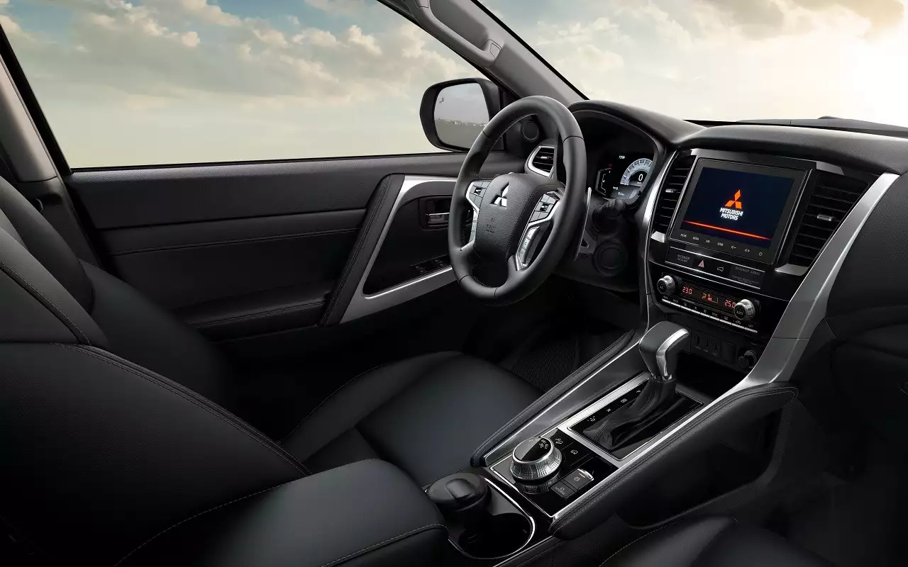 Интерьер Mitsubishi Pajero Sport