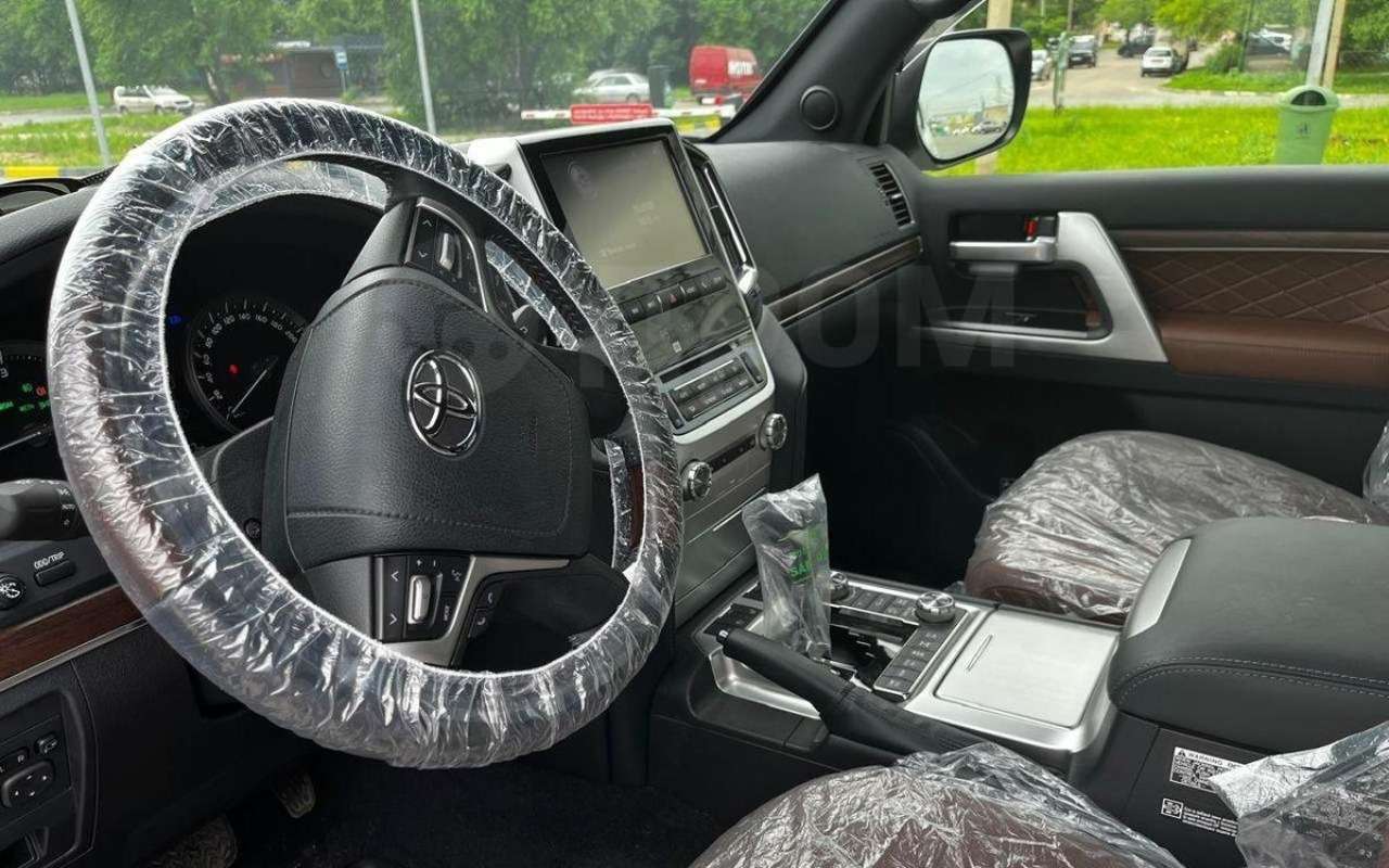 Интерьер Toyota Land Cruiser 200