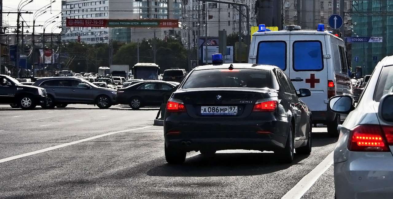 Россияне против мигалок для чиновников