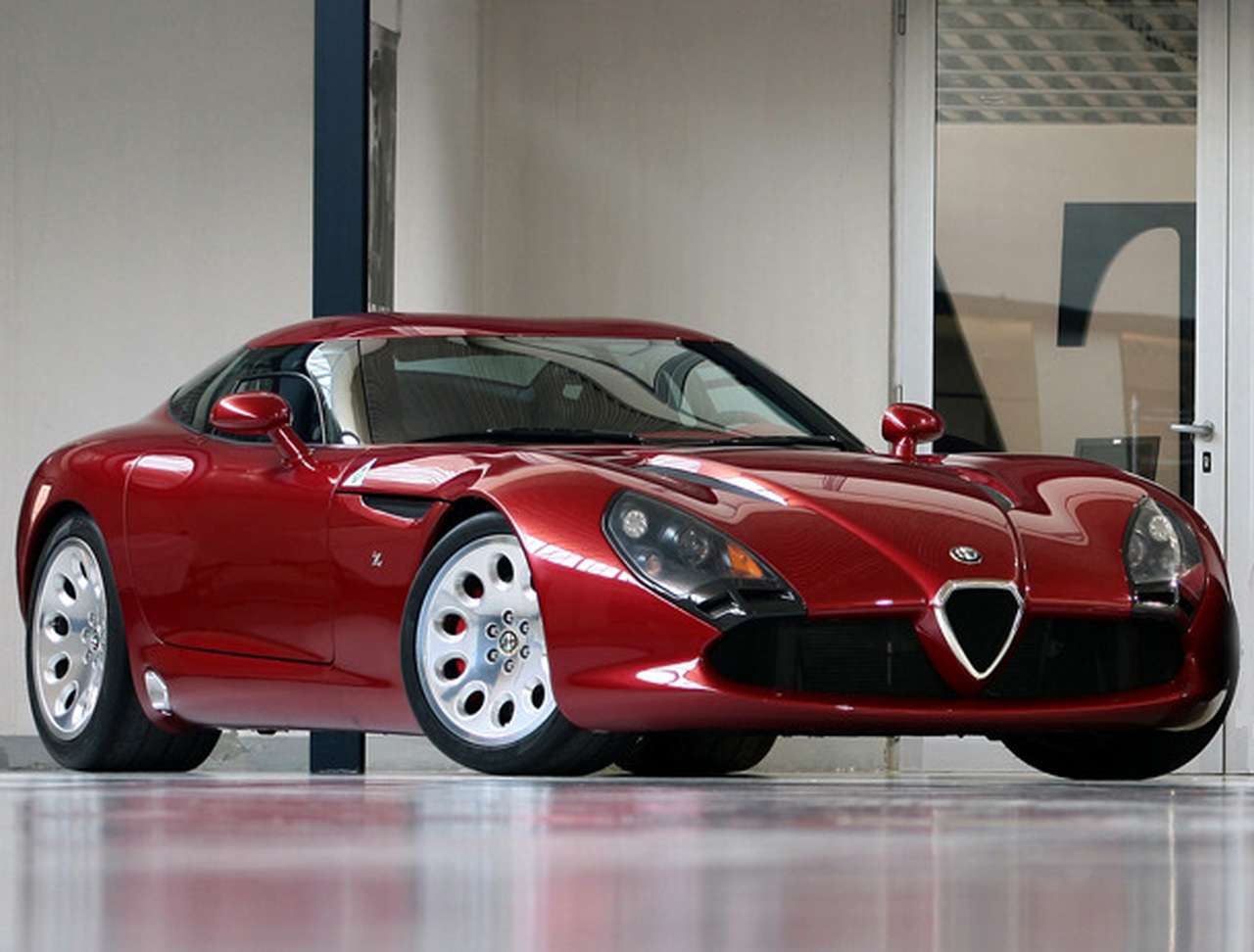 Zagato представила юбилейную TZ3 Stradale с мотором Viper