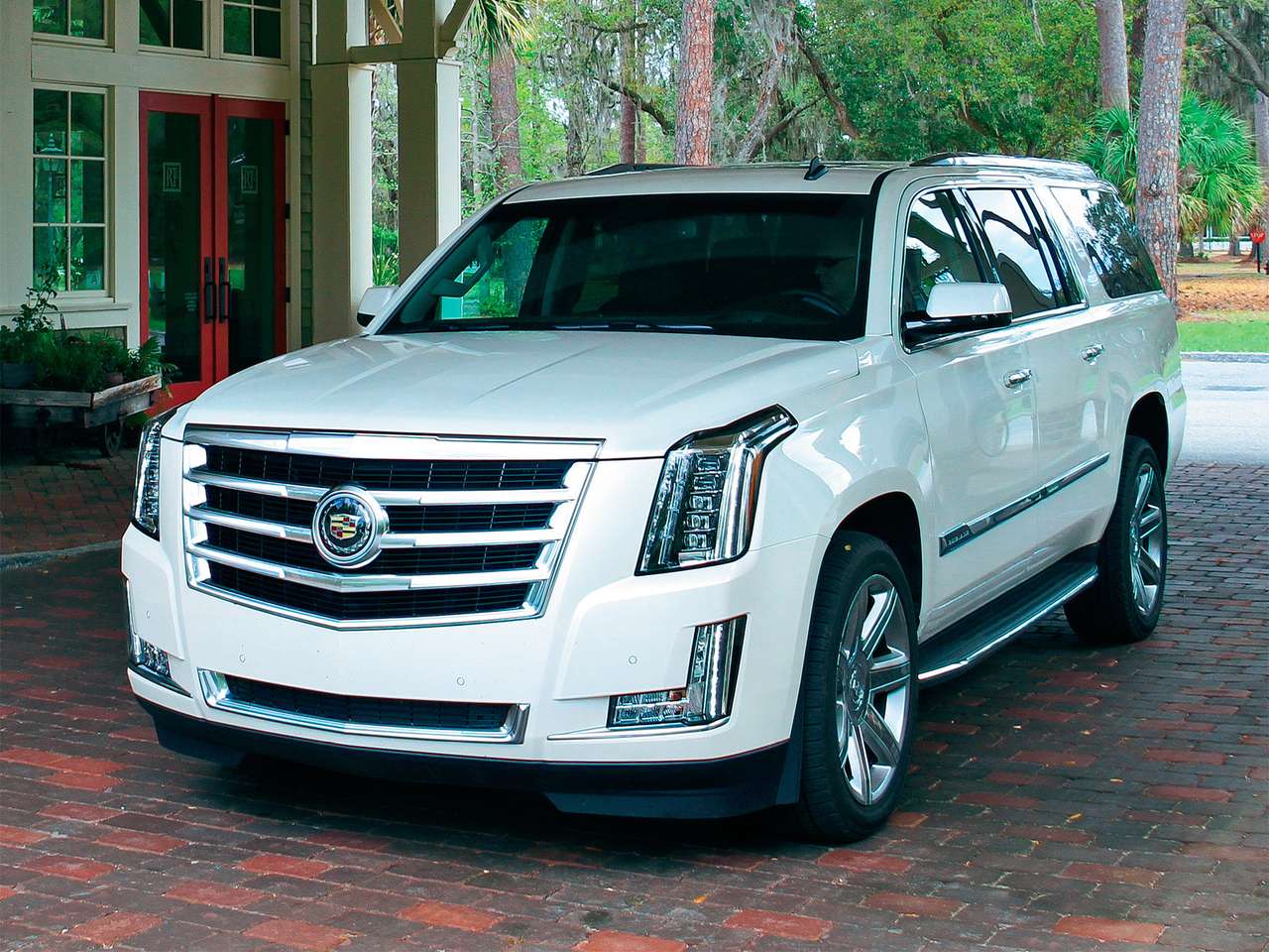 Тест нового Cadillac Escalade: остаться в живых