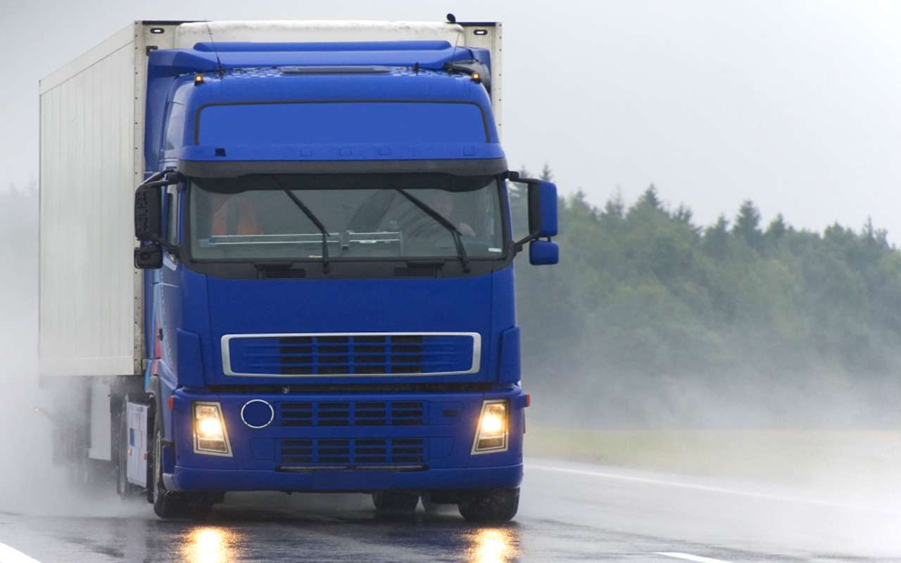 Спасение от смерти: Mazda чудом разъехалась с идущей в лоб фурой