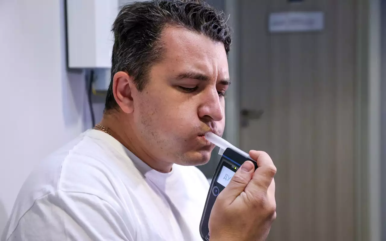 «Дунуть в трубочку», поехать к врачу: как не попасть на огромный штраф