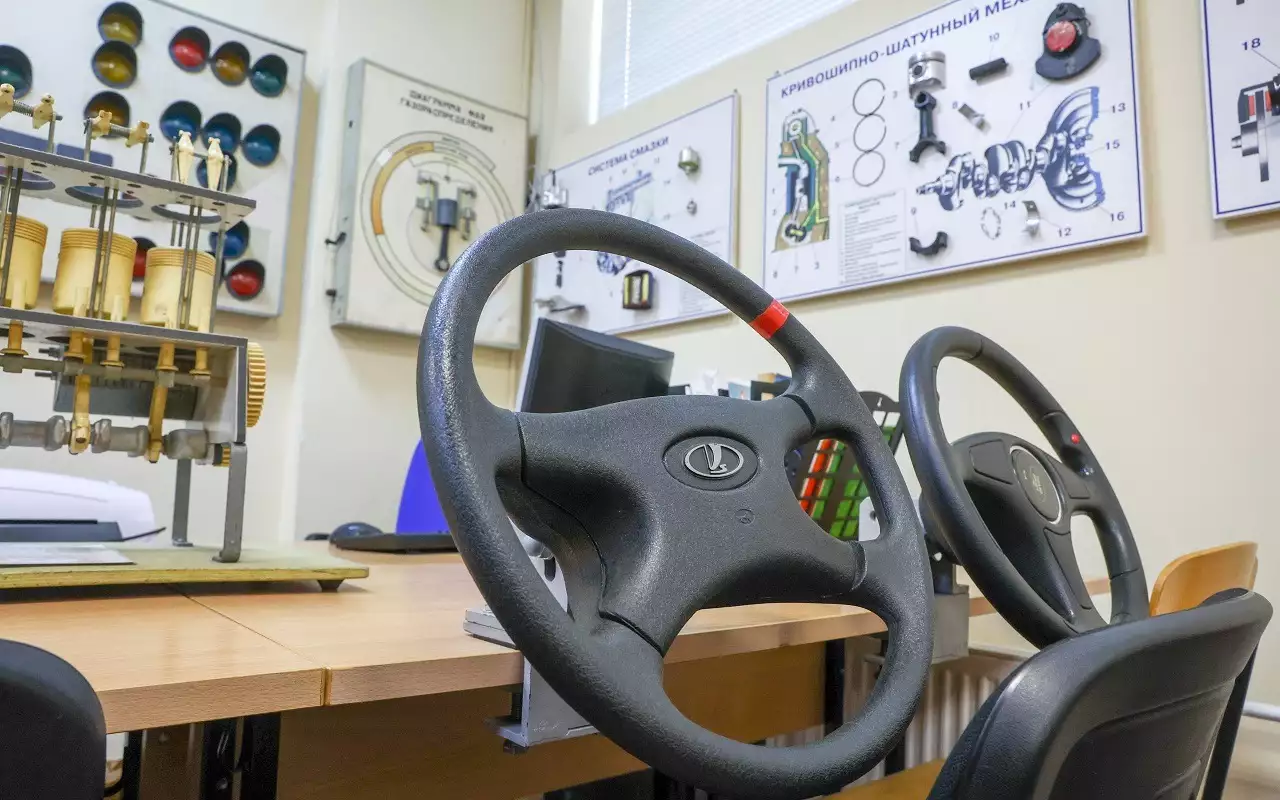 Ученики автошкол вскоре смогут дистанционно изучать теорию