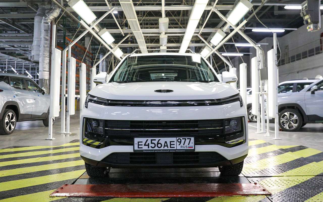 Стало известно, кому подарили двухтысячный Москвич