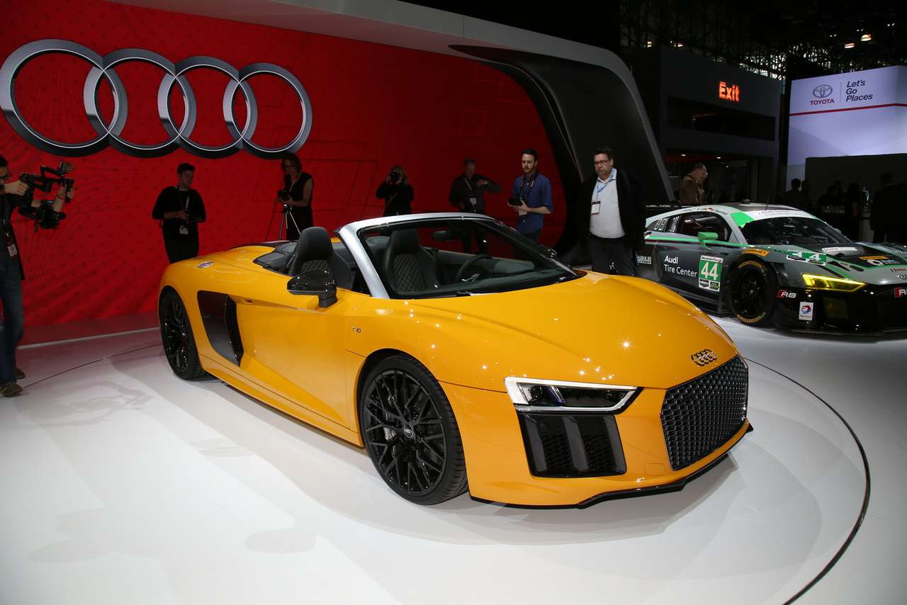 У Audi R8 «сдуло крышу»