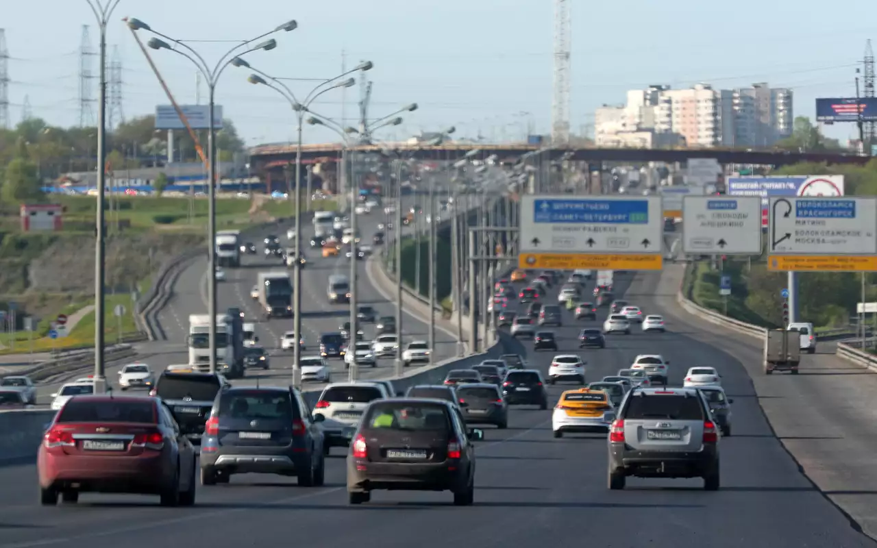 Мкад фото. МКАД. МКАД Москва. МКАД из машины. Авто на МКАДЕ.