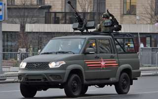 На Параде Победы зрителям представили Есаул 39461 без бронирования, но вооруженный сразу двумя «стволами». Это пулеметы Печенег (7,62 мм) и крупнокалиберный Корд (12,7 мм).