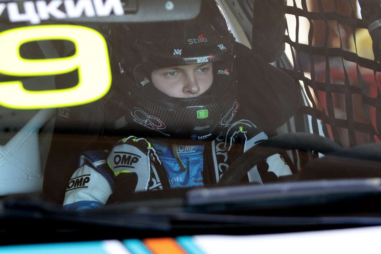 Чемпионат России по кольцевым гонкам: новички против профи