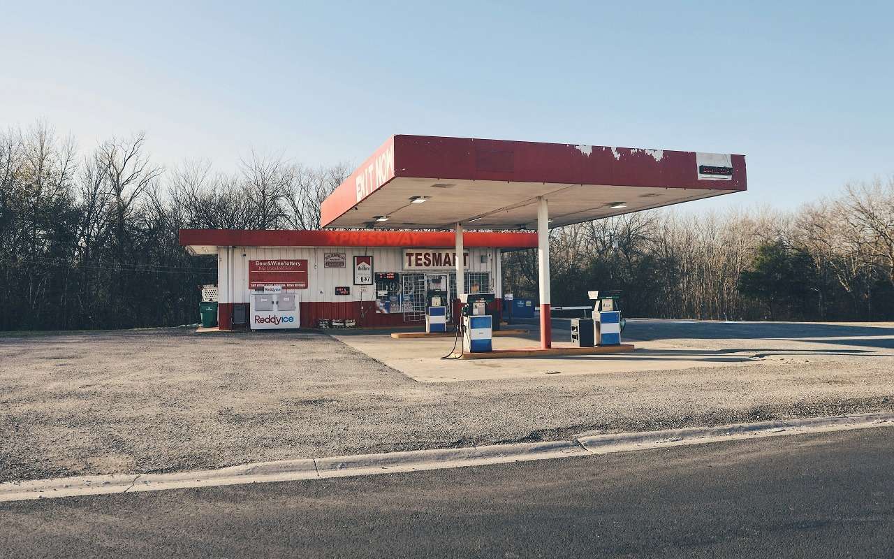 Три этих верных признака укажут на «паленую» АЗС