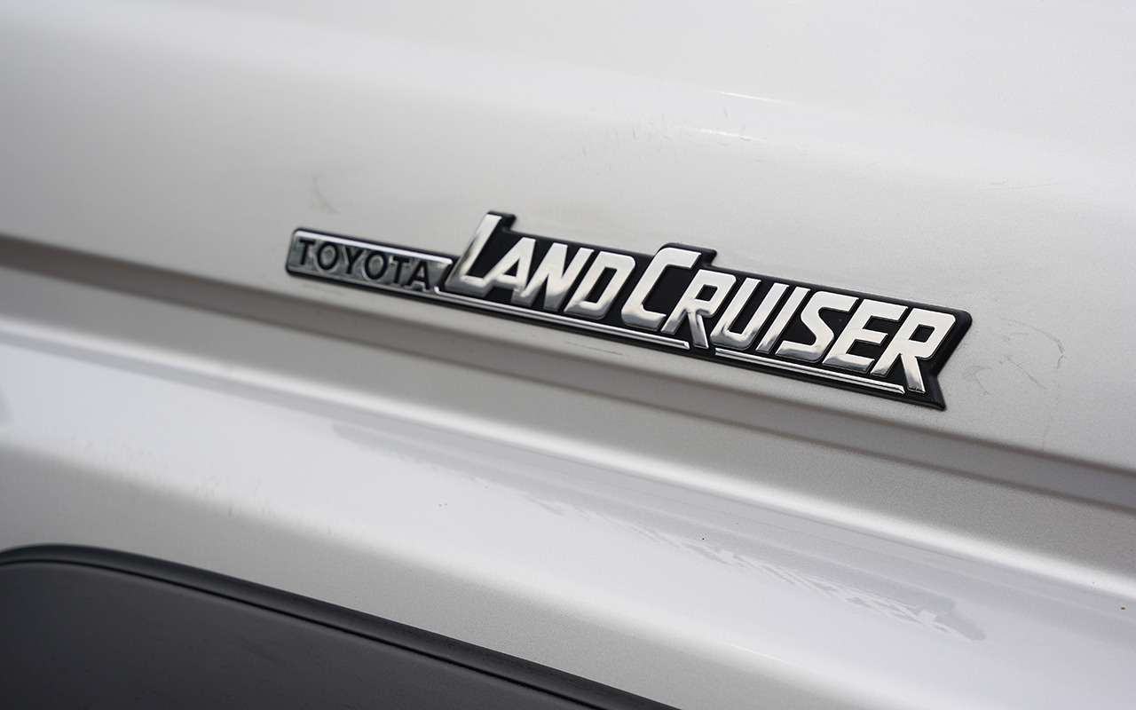 Шильдик Toyota Land Cruiser 70