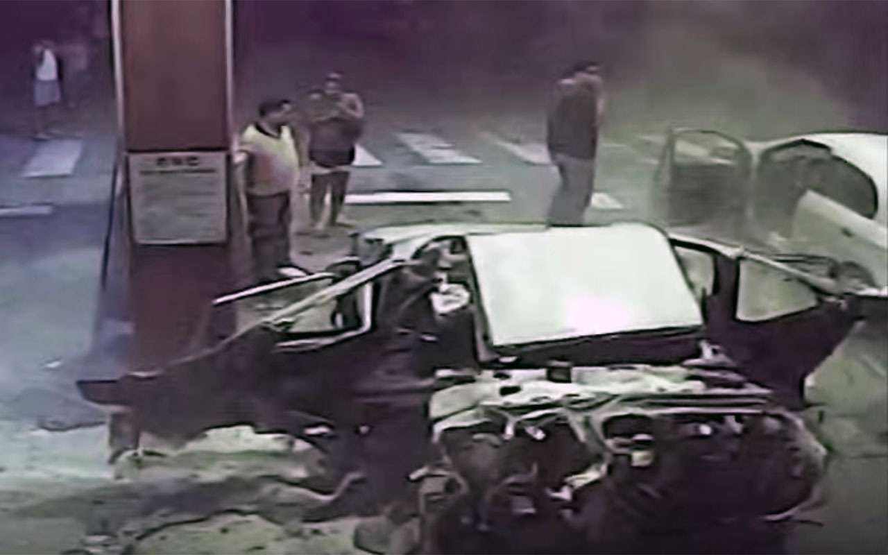 Машина наркокурьера разлетелась в клочья во время заправки