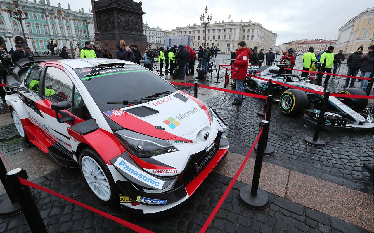 Раллийный Toyota Yaris WRC оснащен 1,6-литровым турбированным двигателем. Благодаря современным технологиям, его мощность достигает 380 л.с. Над созданием автомобиля трудились известные раллийные инженеры: Том Фаулер, Саймон Кэрриер и Микко Руохо. В результате получился прочный, легкий и мощный болид, ставший чемпионом мира.