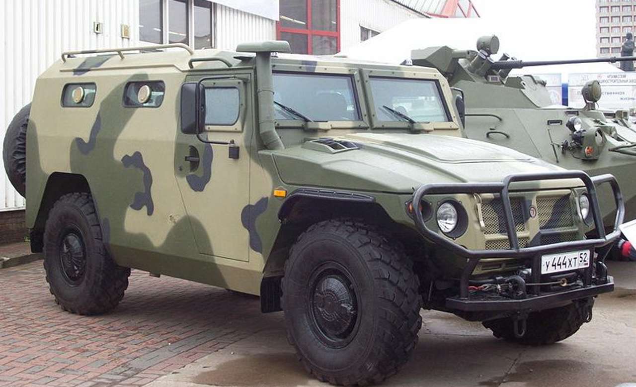 В День ВДВ пьяные десантники на «Тигре» устроили ДТП в Москве