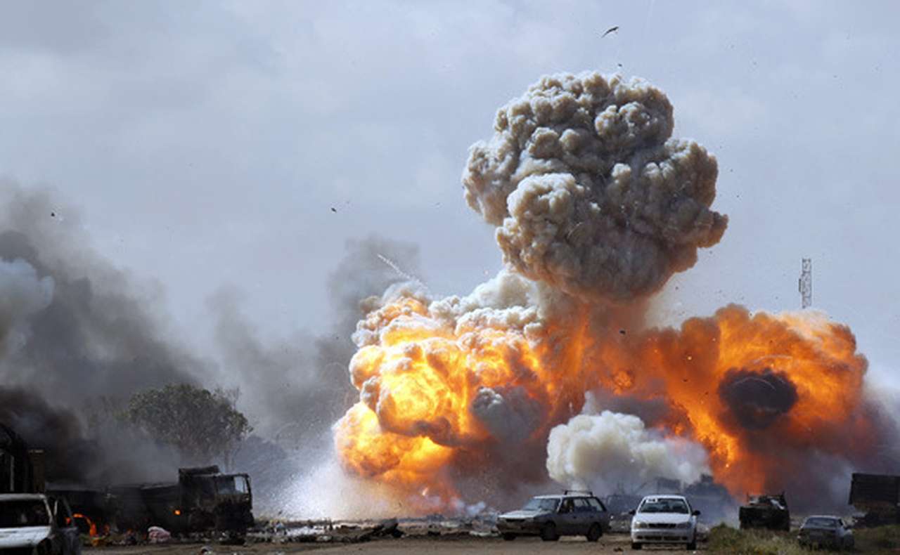 В результате ссоры водитель взорвал чужой автомобиль