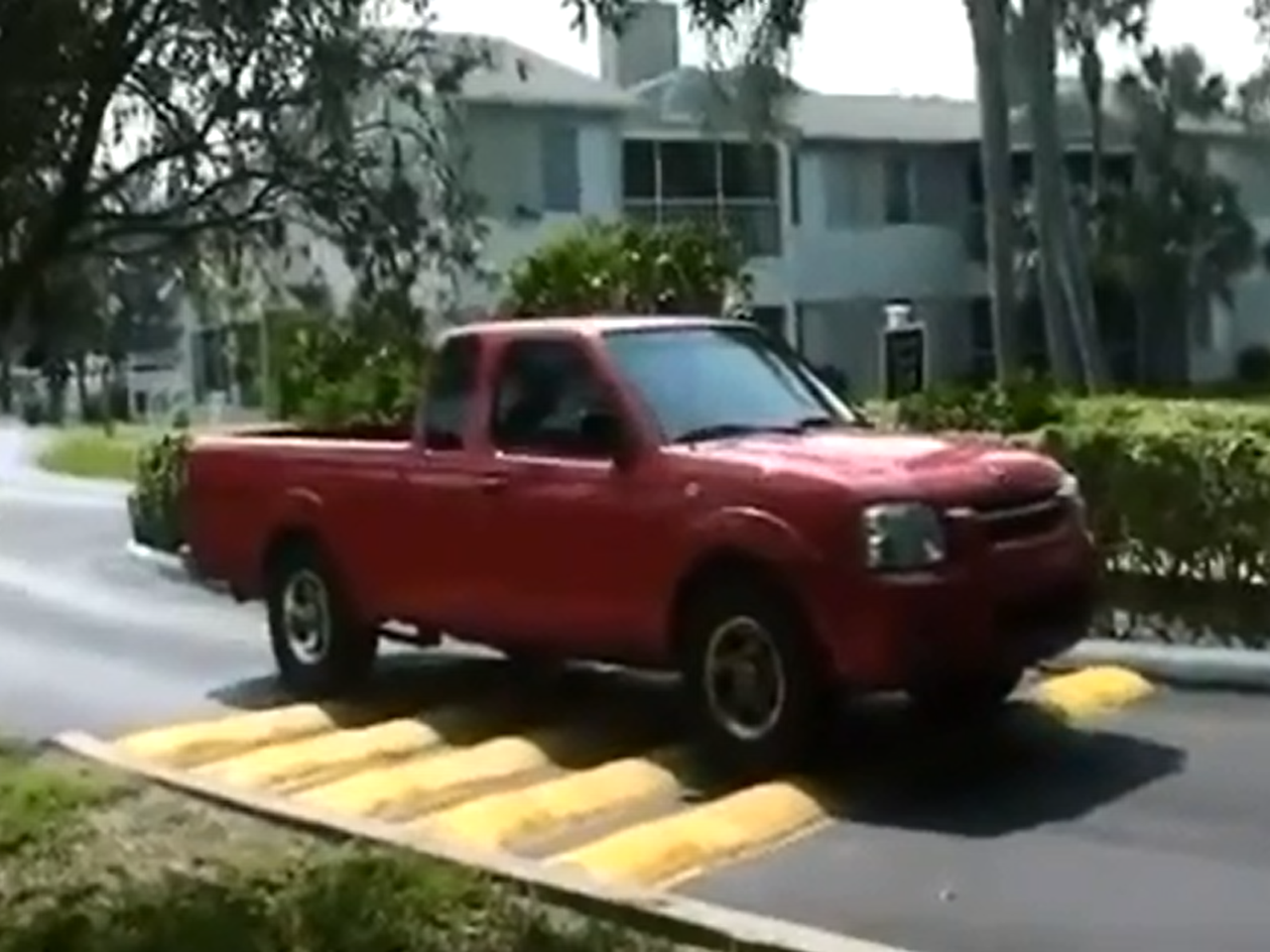 «Лежачих полицейских» довели до абсурда (ВИДЕО)