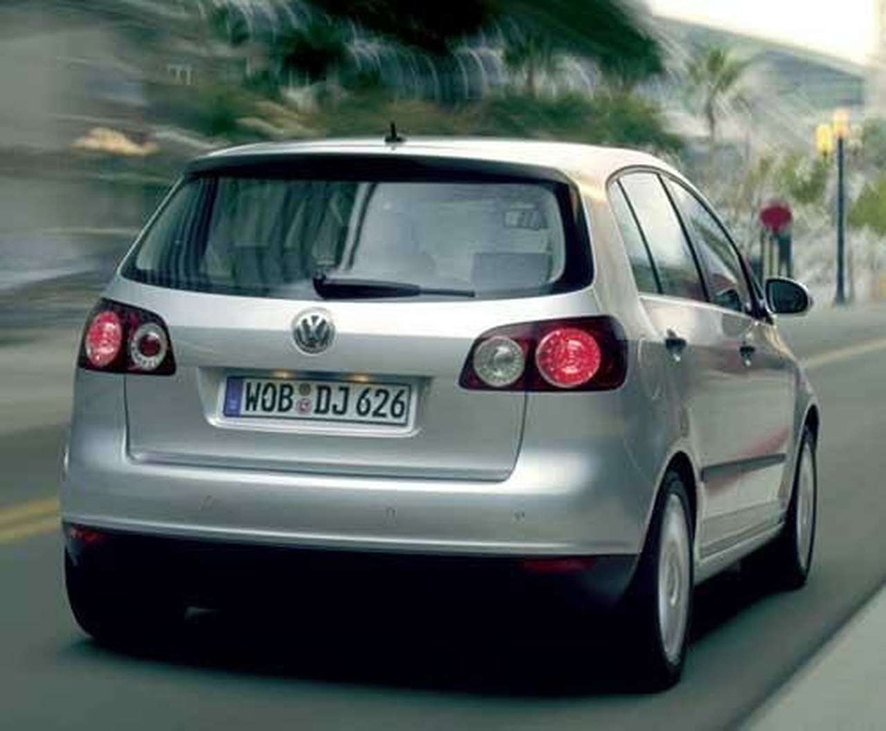 VW Golf Plus получил стоп-сигналы на светодиодах