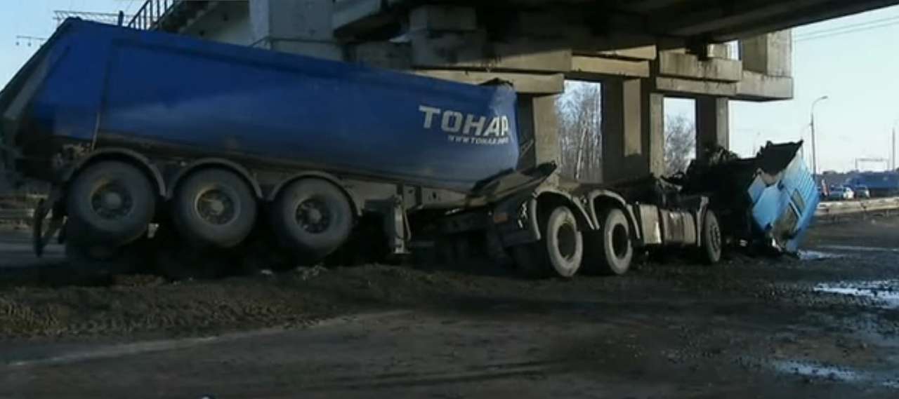 Движение на Каширке из-за обрушения ж/д моста ограничено до пятницы