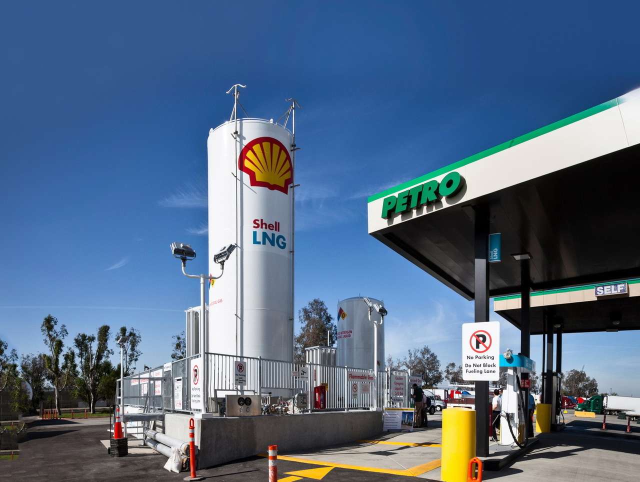 После экскурсии по испытательным стендам и рассказа о стоимости испытаний хочется спросить «диванных» экспертов: а как вы определяете, что то или иное масло вашей машине не подходит и нужно перейти на другую марку?