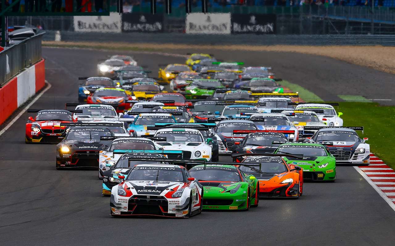 В серии Blancpain GT полсотни машин на старте – обычное дело. Для сравнения: на этапах чемпионата мира WEC едет около тридцати прототипов и автомобилей GT, поделенных на четыре категории.