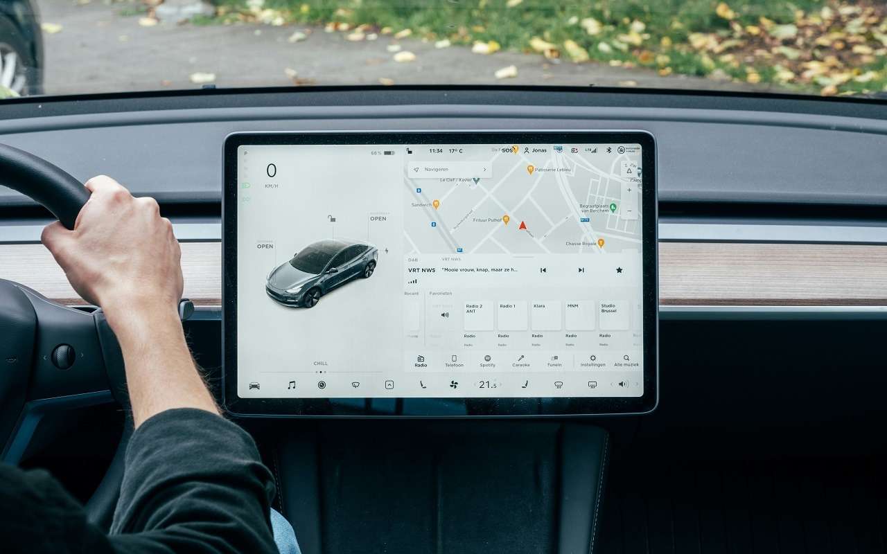 Почему нас заставляют управлять функциями авто через экран? Названа настоящая причина