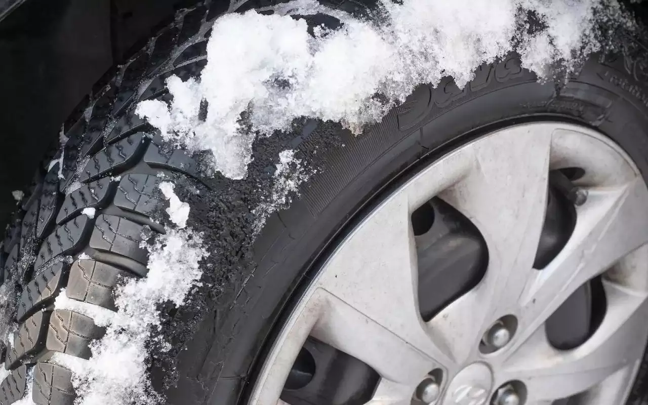 Здесь до тормозного диска и суппорта грязь почти не добирается.