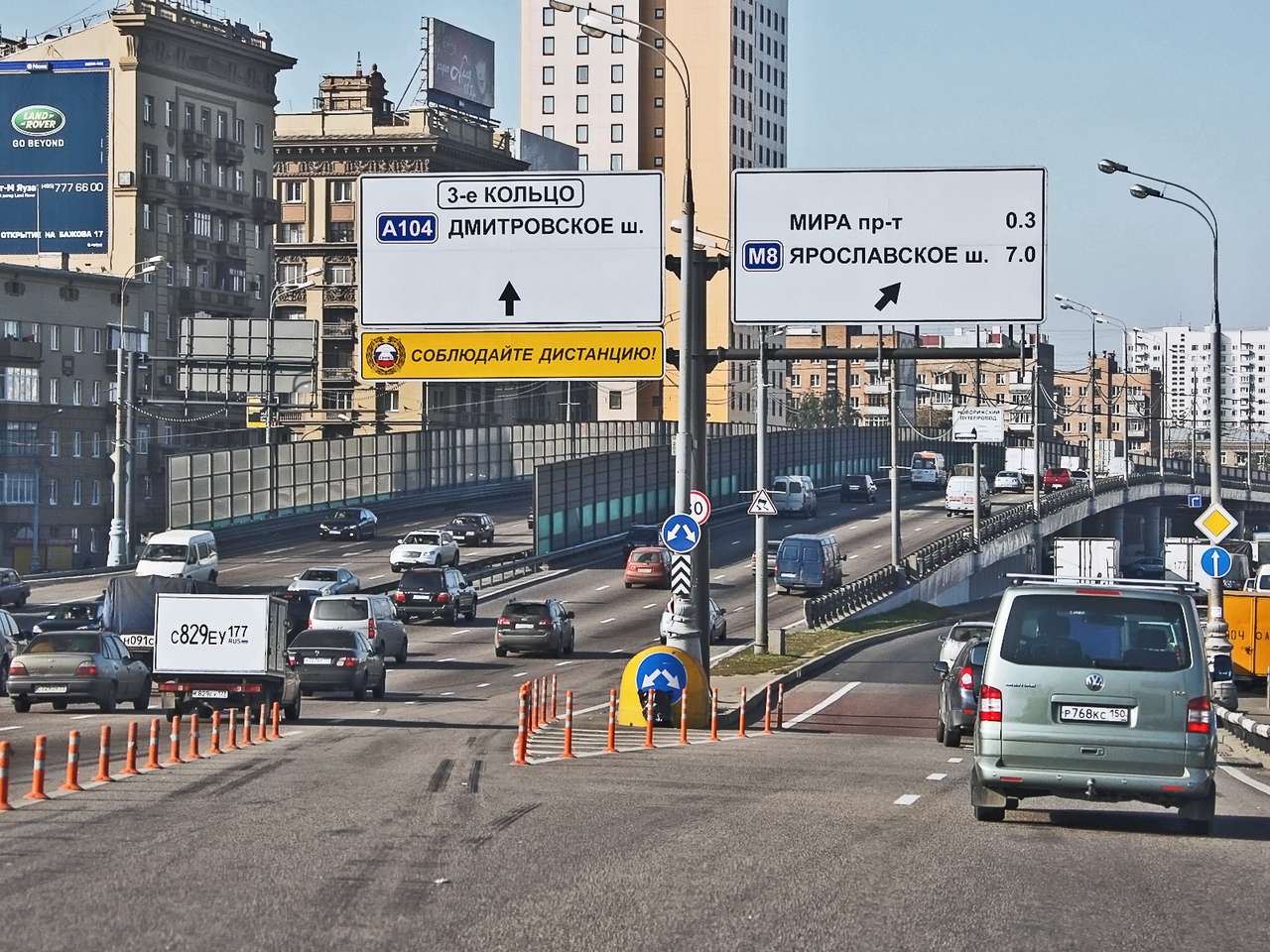 Узлы возле крупных торговых комплексов на МКАДе решили «развязать»