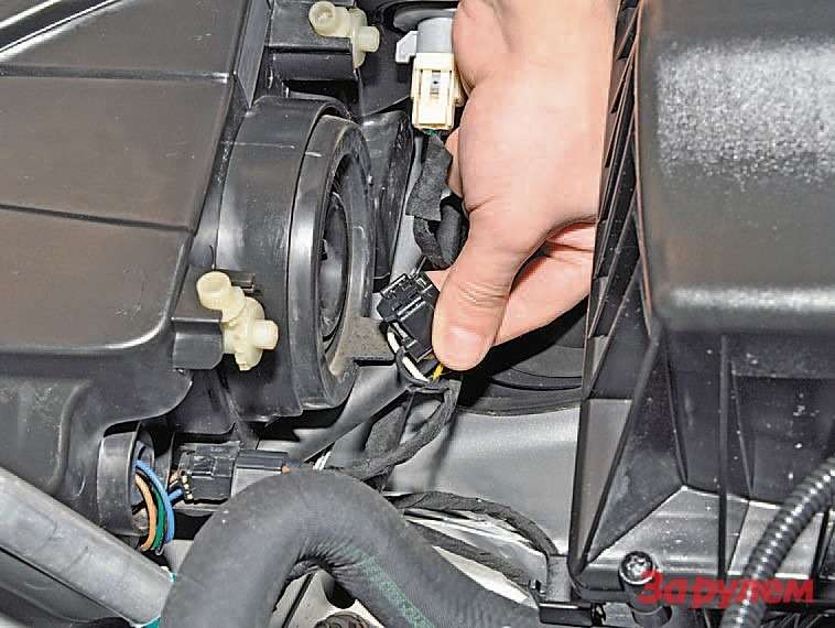 Wymiana lampy (Chevrolet Cruze 1 2008-2016: Sprzęt elektryczny: Oświetlenie i sy