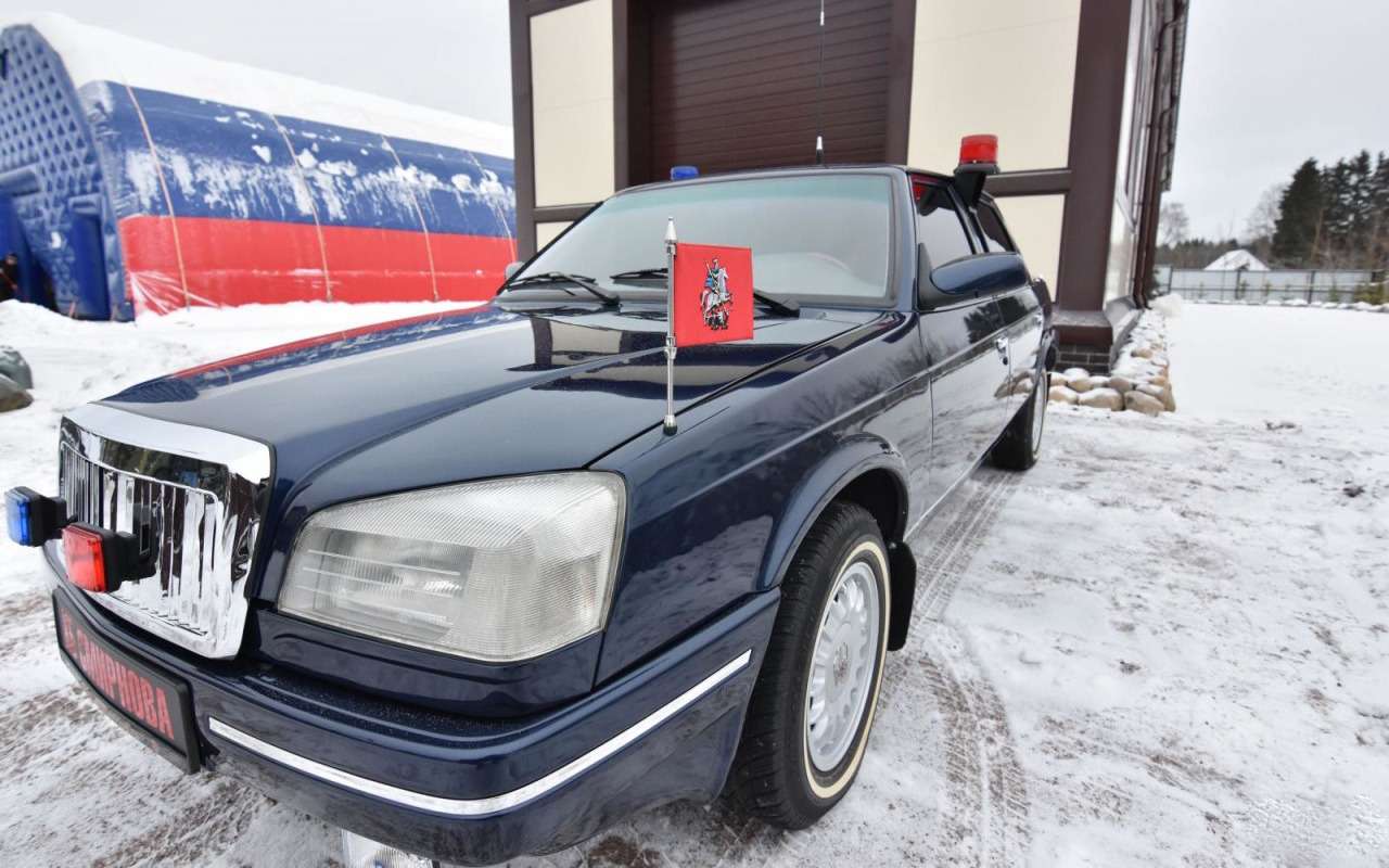 «Москвич» Лужкова продают по цене нового Mercedes-Benz S-класса