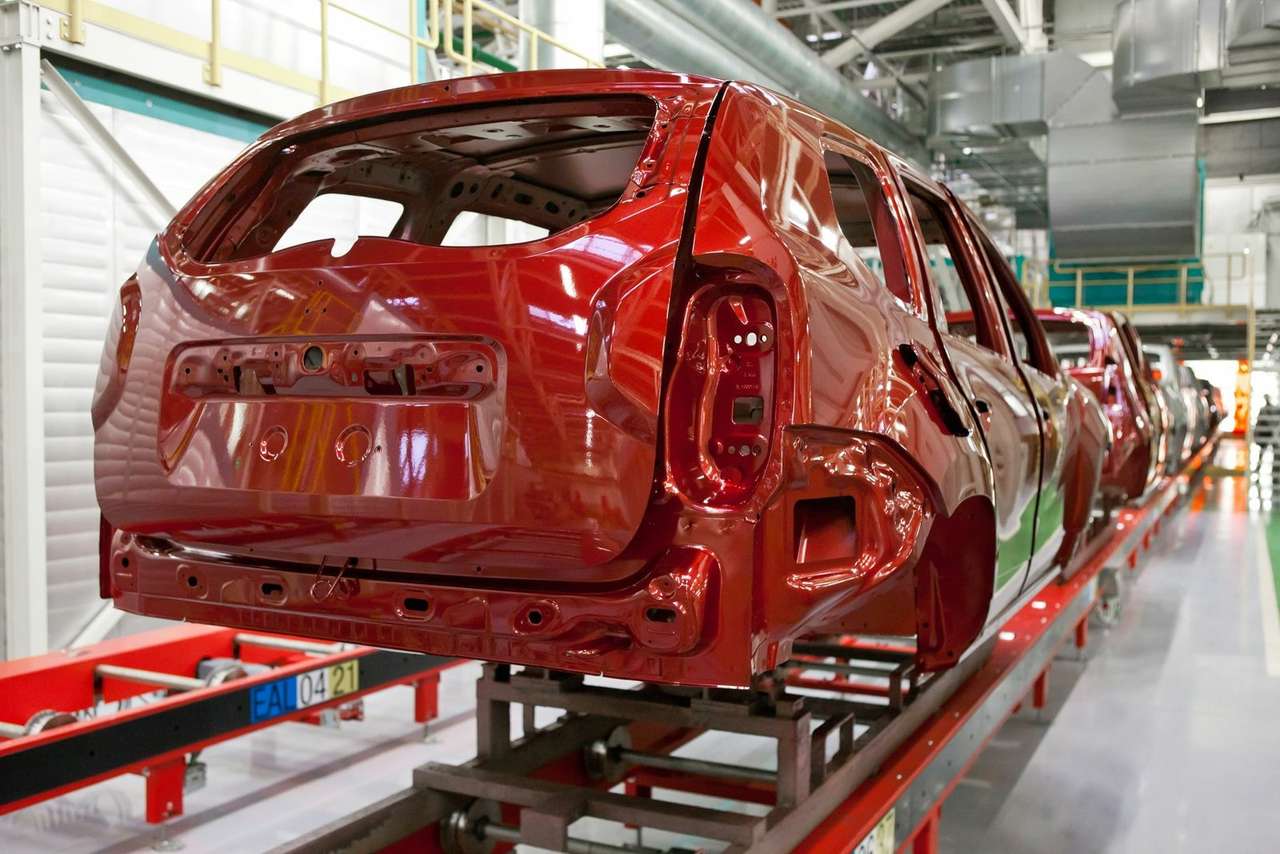 Выпуск легковых автомобилей в России может упасть в 2015 году на 20%