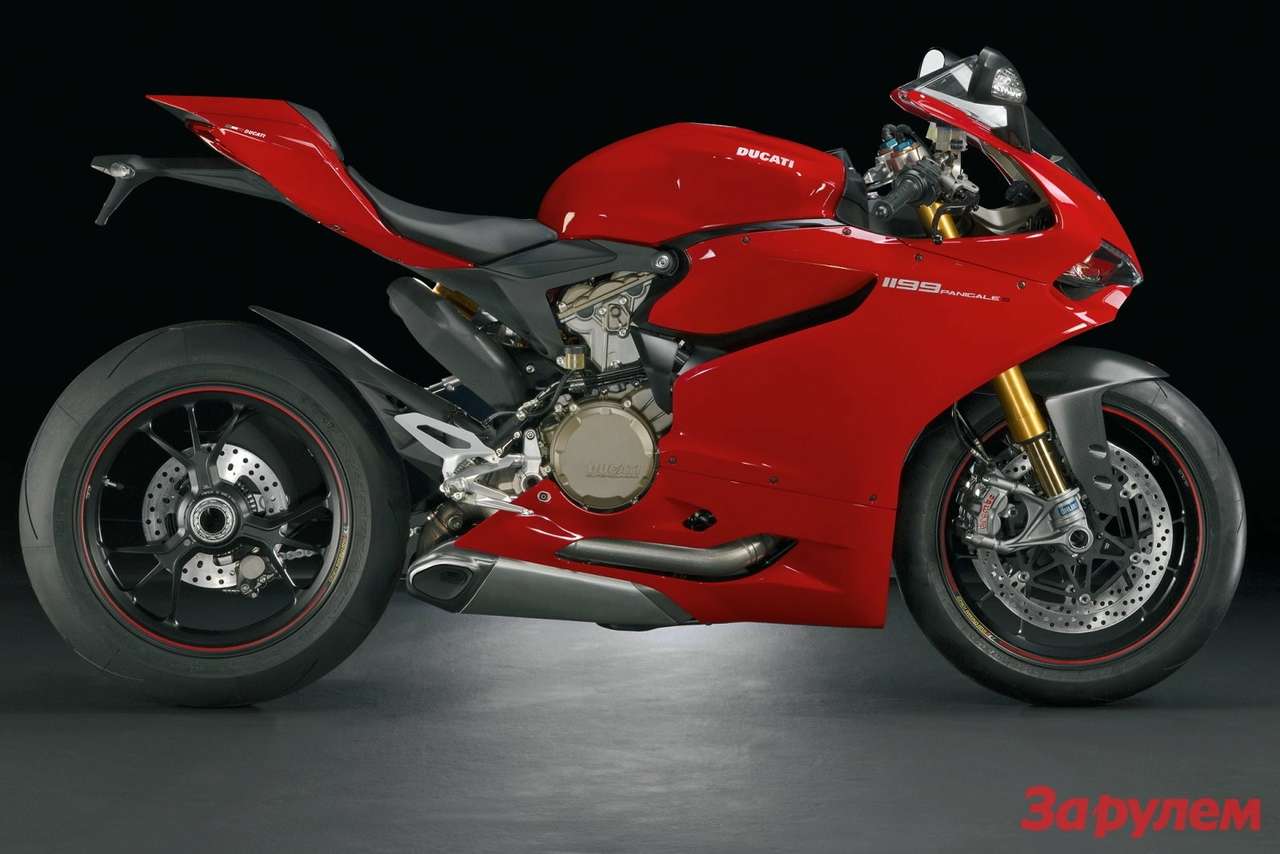 По сравнению с прошлогодним Ducati 1198 новый Panigale легче на 10 кг и мощнее на 25 л.с.