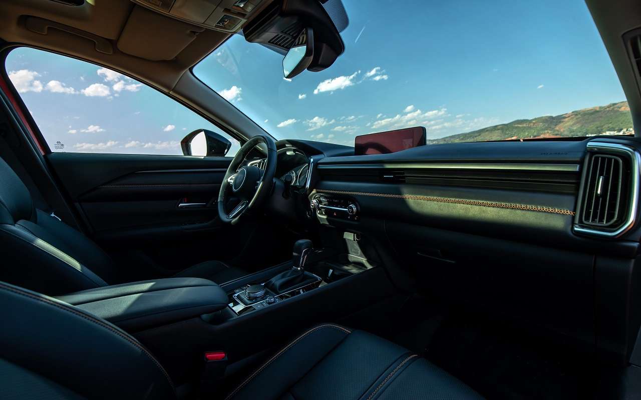 Интерьер Mazda CX-50