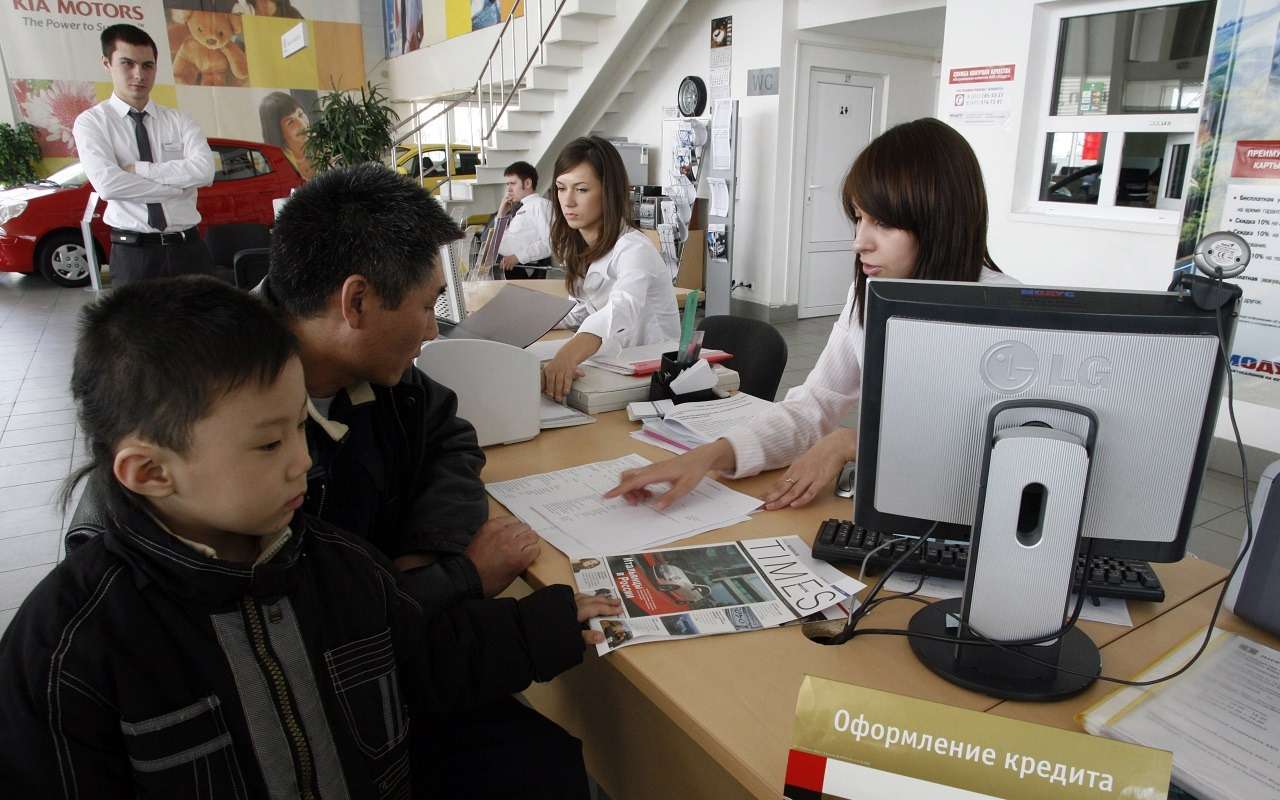 Покупать машины стали меньше? Аналитики зафиксировали снижение автокредитования