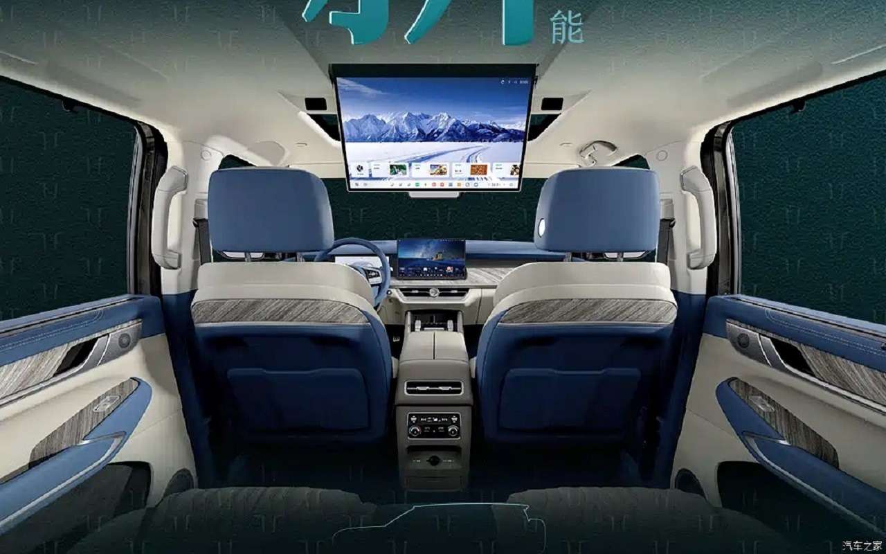 Интерьер обновленного Tank 500